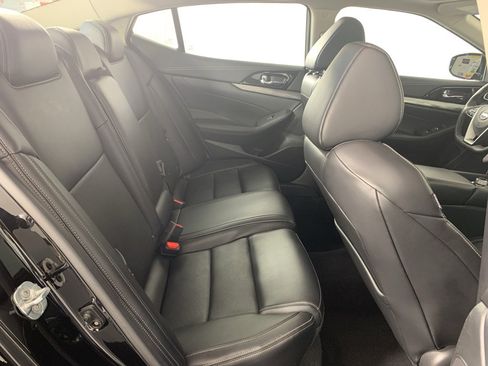 Used 2023 Nissan Maxima SL image 39