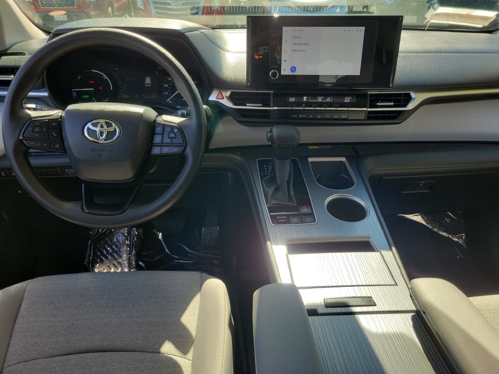Used 2026 Toyota Sienna LE FWD image 11