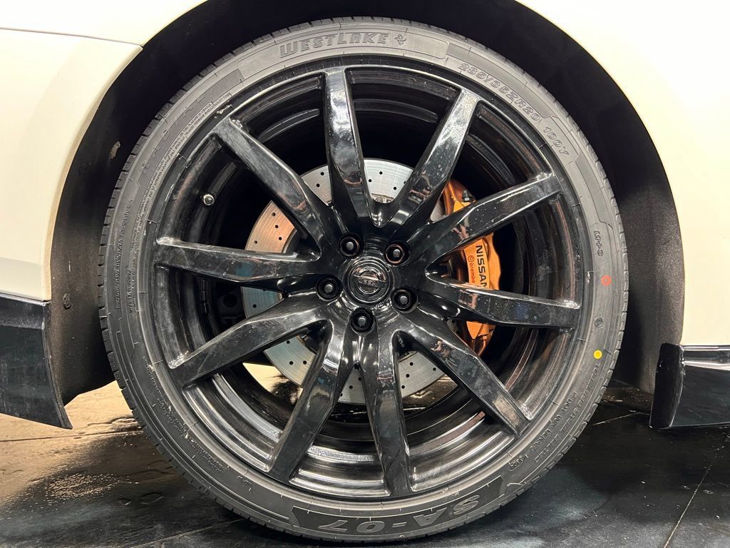 Used 2020 Nissan GT-R Premium AWD/4WD image 27