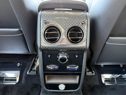 Used 2022 Rolls-Royce Cullinan Black Badge w/ Dark Exterior Package AWD/4WD image 21