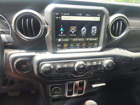 Used 2022 Jeep Wrangler Unlimited Sahara w/ Cold Weather Group AWD/4WD image 6