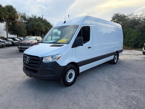 Used 2023 Mercedes-Benz Sprinter 2500 w/ Dashboard Charging Package image 1
