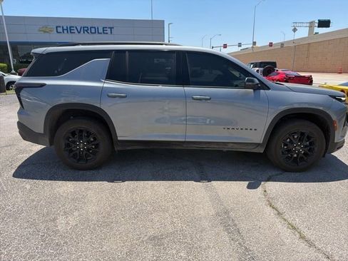 Used 2026 Chevrolet Traverse LT w/ Midnight/Sport Edition FWD image 6