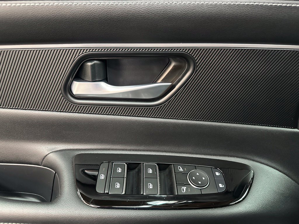 Used 2025 Nissan Murano SV AWD/4WD image 17