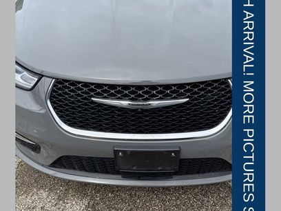 Used 2023 Chrysler Pacifica Touring-L