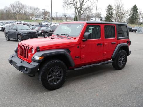 Used 2024 Jeep Wrangler Sport S image 7