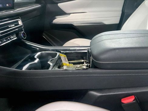 Used 2024 Chevrolet Traverse RS image 21