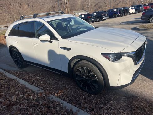 Used 2024 MAZDA CX-90 Plug-In Hybrid w/ Premium Pkg image 3