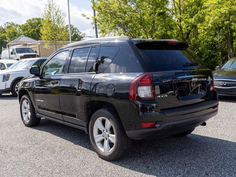 Used 2017 Jeep Compass Latitude AWD/4WD image 4