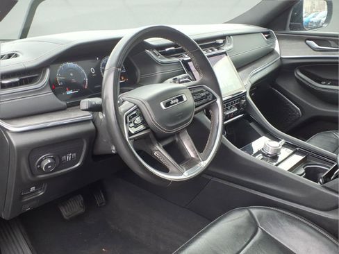 Used 2023 Jeep Grand Cherokee Overland AWD/4WD image 7