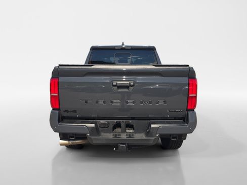 Used 2026 Toyota Tacoma TRD Off-Road w/ TRD Off Road Upgrade Package AWD/4WD image 4