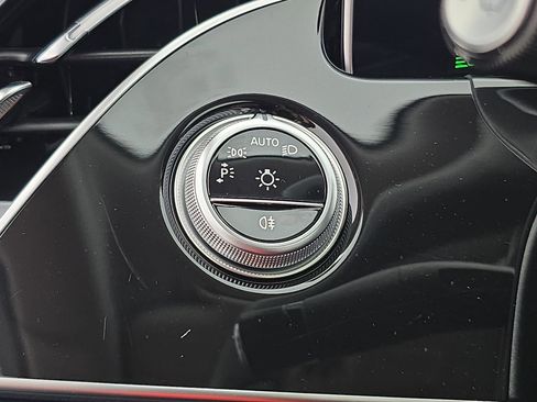 Used 2025 Mercedes-Benz E 350 4MATIC Sedan image 26