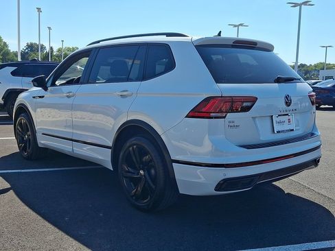 Used 2024 Volkswagen Tiguan SE R-Line AWD/4WD image 4