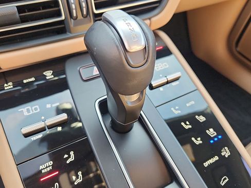 Certified 2024 Porsche Macan GTS image 13