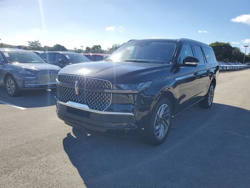 New 2025 Lincoln Navigator L Reserve AWD/4WD image 2