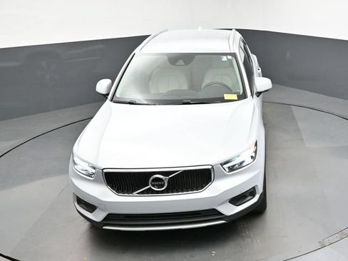 Used 2022 Volvo XC40 T4 Momentum FWD image 19