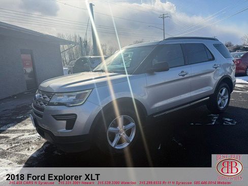 Used 2018 Ford Explorer XLT image 7