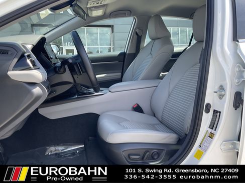 Used 2022 Toyota Camry SE image 8