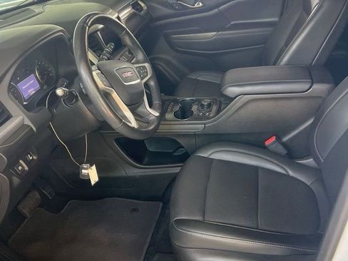 Used 2021 GMC Acadia SLT image 2