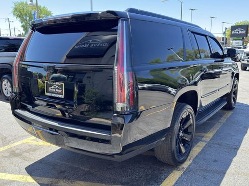 Used 2019 Cadillac Escalade ESV Luxury AWD/4WD image 7
