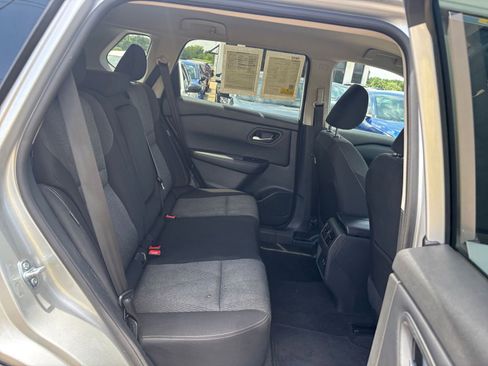 Used 2025 Nissan Rogue SV FWD image 28