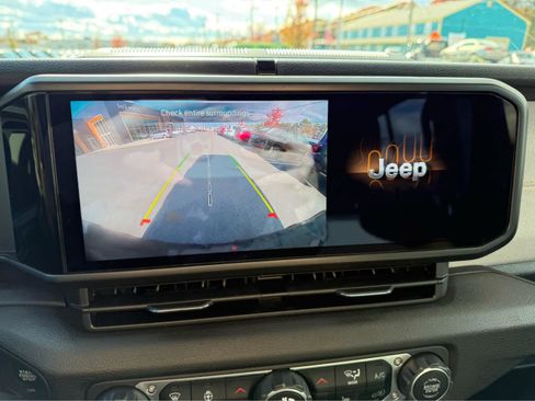 Used 2024 Jeep Wrangler Willys image 18