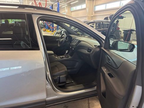 Used 2024 Chevrolet Equinox RS AWD/4WD image 17