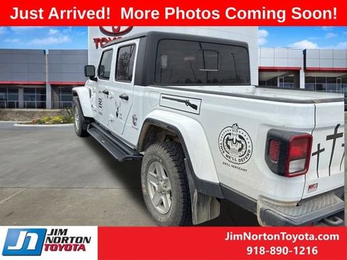 Used 2022 Jeep Gladiator Sport image 6