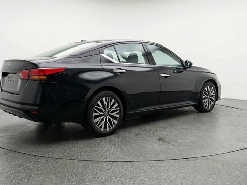 Used 2025 Nissan Altima 2.5 SV FWD image 9