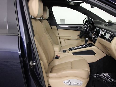 Certified 2022 Porsche Macan S AWD/4WD image 31