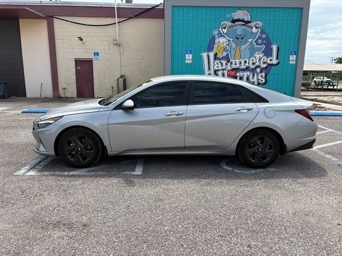 Used 2023 Hyundai Elantra SEL FWD image 6