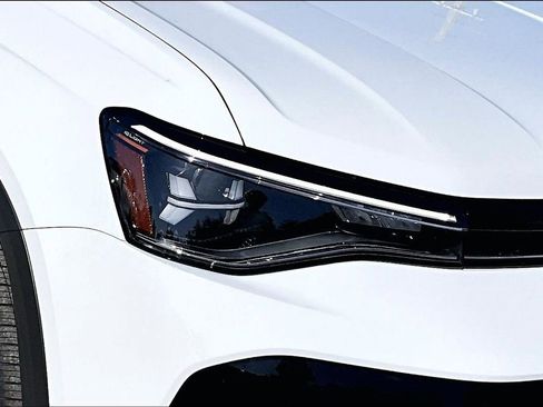 New 2026 Volkswagen Taos SE FWD image 12