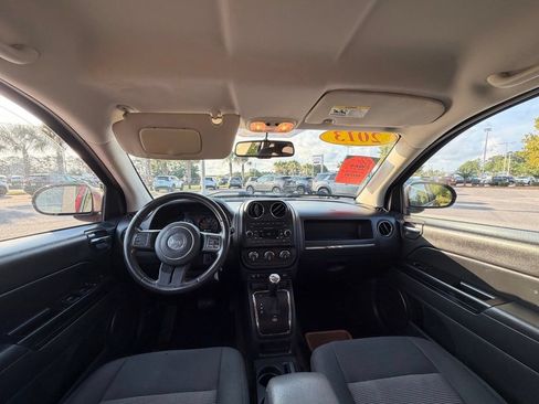 Used 2013 Jeep Compass Latitude FWD image 22