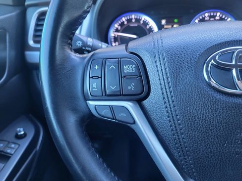Used 2018 Toyota Highlander XLE image 28