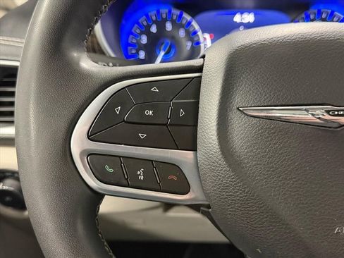 Used 2022 Chrysler Pacifica Limited image 22