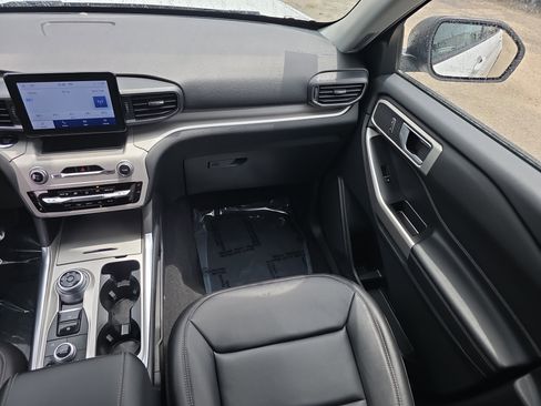 Used 2024 Ford Explorer XLT w/ Equipment Group 202A AWD/4WD image 20