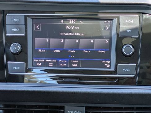 Certified 2024 Volkswagen Jetta SE w/ Panoramic Sunroof Package FWD image 17