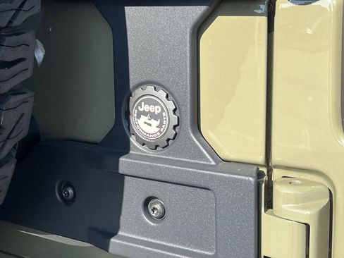 Used 2025 Jeep Wrangler Unlimited Rubicon image 34