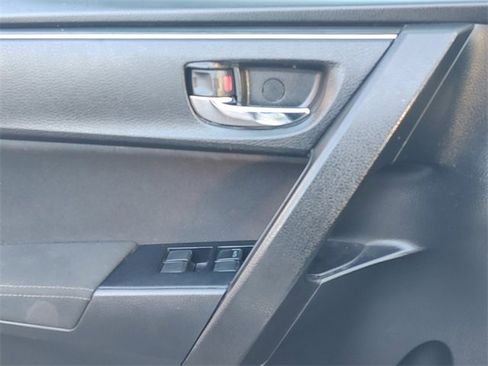 Used 2019 Toyota Corolla LE image 28