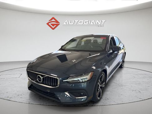Used 2021 Volvo S60 T5 Inscription FWD image 1