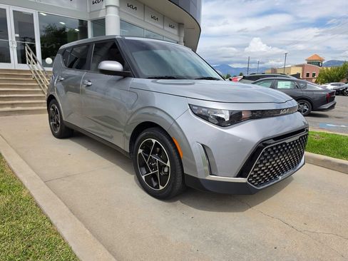 Used 2023 Kia Soul EX FWD image 3