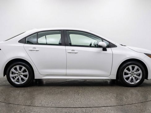 Used 2025 Toyota Corolla LE FWD image 11
