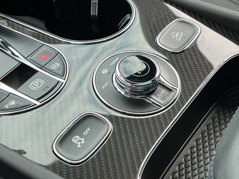 Used 2022 Bentley Bentayga image 36