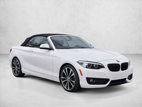 Used 2019 BMW 230i Convertible RWD image 3