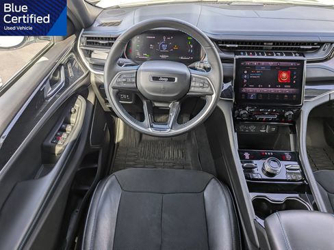 Used 2022 Jeep Grand Cherokee Trailhawk AWD/4WD image 18