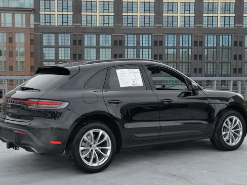 Certified 2025 Porsche Macan image 9