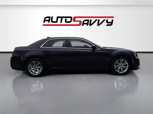 Used 2021 Chrysler 300 Touring w/ Driver Convenience Group image 8