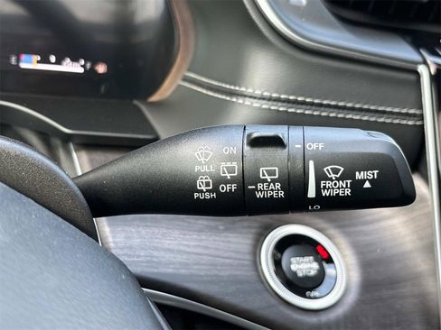 New 2025 Jeep Grand Cherokee Limited w/ Black Appearance Package image 17