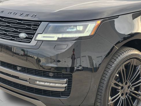 New 2026 Land Rover Range Rover Long Wheelbase SE image 9