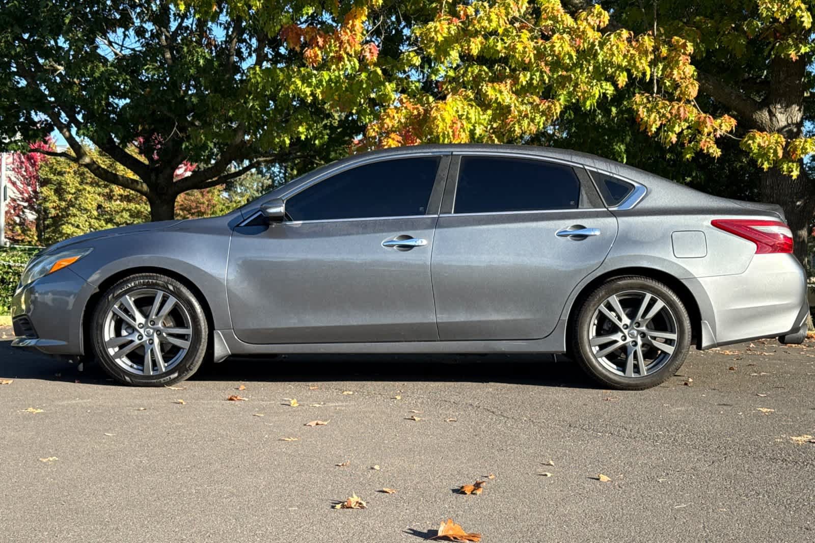 Used 2018 Nissan Altima 3.5 SL FWD image 5
